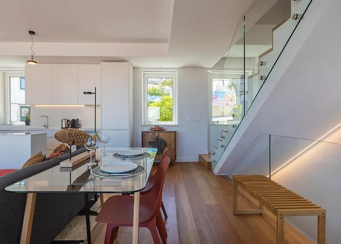 Design 3bdr Duplex W/balcony By Lovelystay *