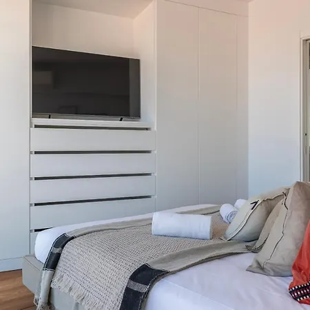 Design 3bdr Duplex W/balcony By Lovelystay Apartment