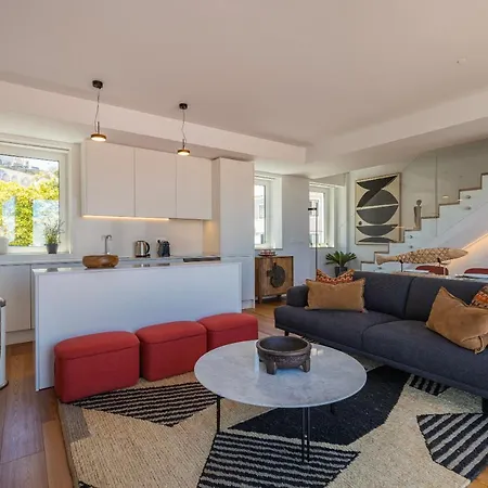 Design 3bdr Duplex W/balcony By Lovelystay