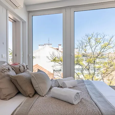 Design 3bdr Duplex W/balcony By Lovelystay ליסבון