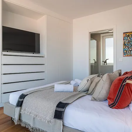 Design 3bdr Duplex W/balcony By Lovelystay *