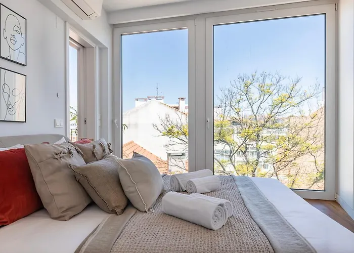 Design 3bdr Duplex W/balcony By Lovelystay Lisboa