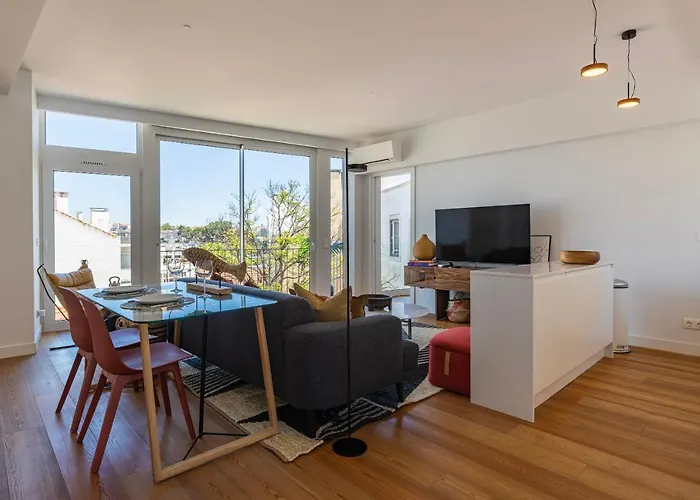 Design 3bdr Duplex W/balcony By Lovelystay