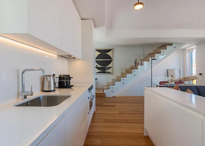 Design 3bdr Duplex W/balcony By Lovelystay *