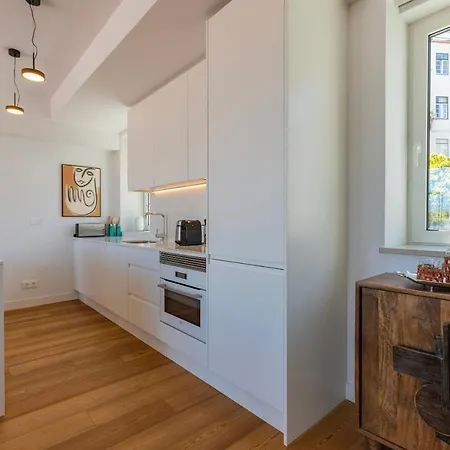 アパート Design 3bdr Duplex W/balcony By Lovelystay リスボン