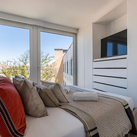 Appartement Design 3bdr Duplex W/balcony By Lovelystay