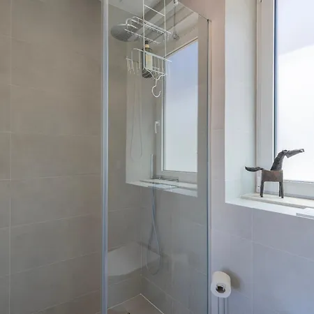 Design 3bdr Duplex W/balcony By Lovelystay *