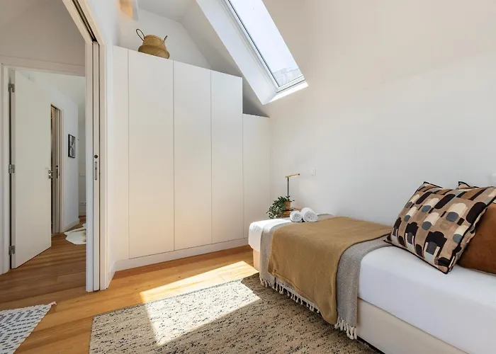 Design 3bdr Duplex W/balcony By Lovelystay * Lisboa